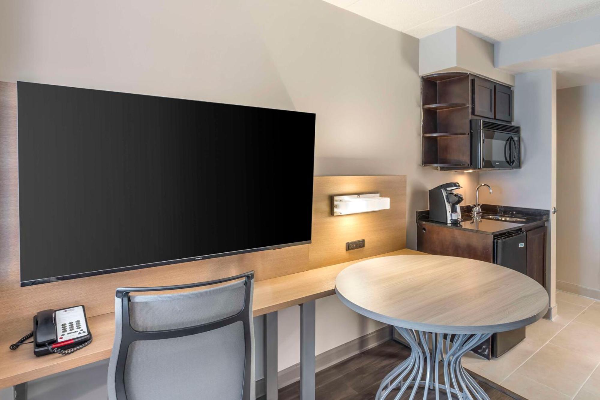 Best Western Plus Heritage Rail Inn & Suites York Bagian luar foto
