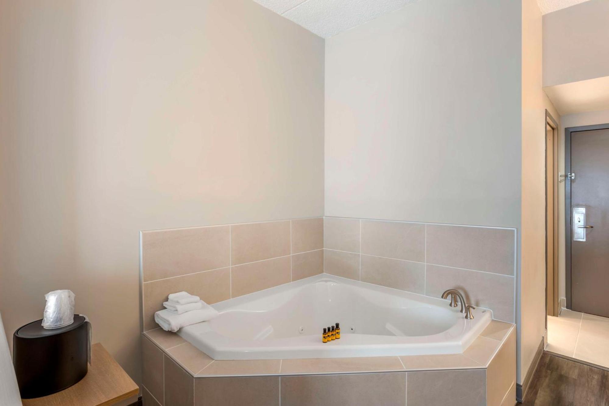 Best Western Plus Heritage Rail Inn & Suites York Bagian luar foto