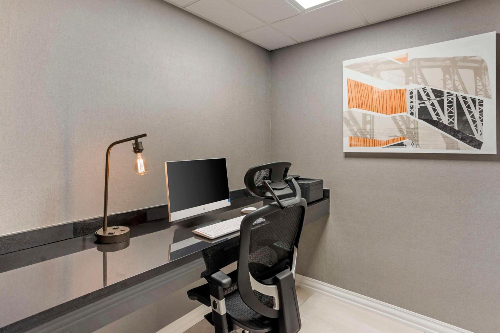 Best Western Plus Heritage Rail Inn & Suites York Bagian luar foto